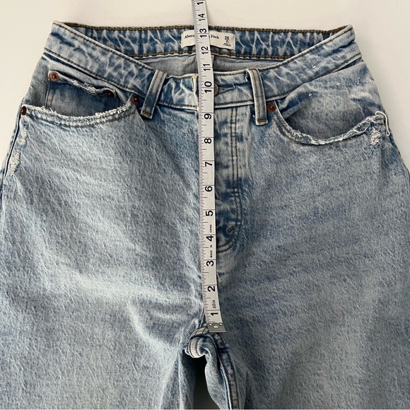 Abercrombie and Fitch The Dad High Rise Curve Love Jeans - Picture 5 of 11